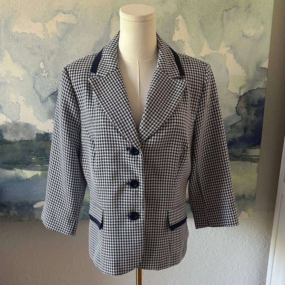 Danilla 19 Tailored Black & White Houndstooth Blazer with Contrast Trim